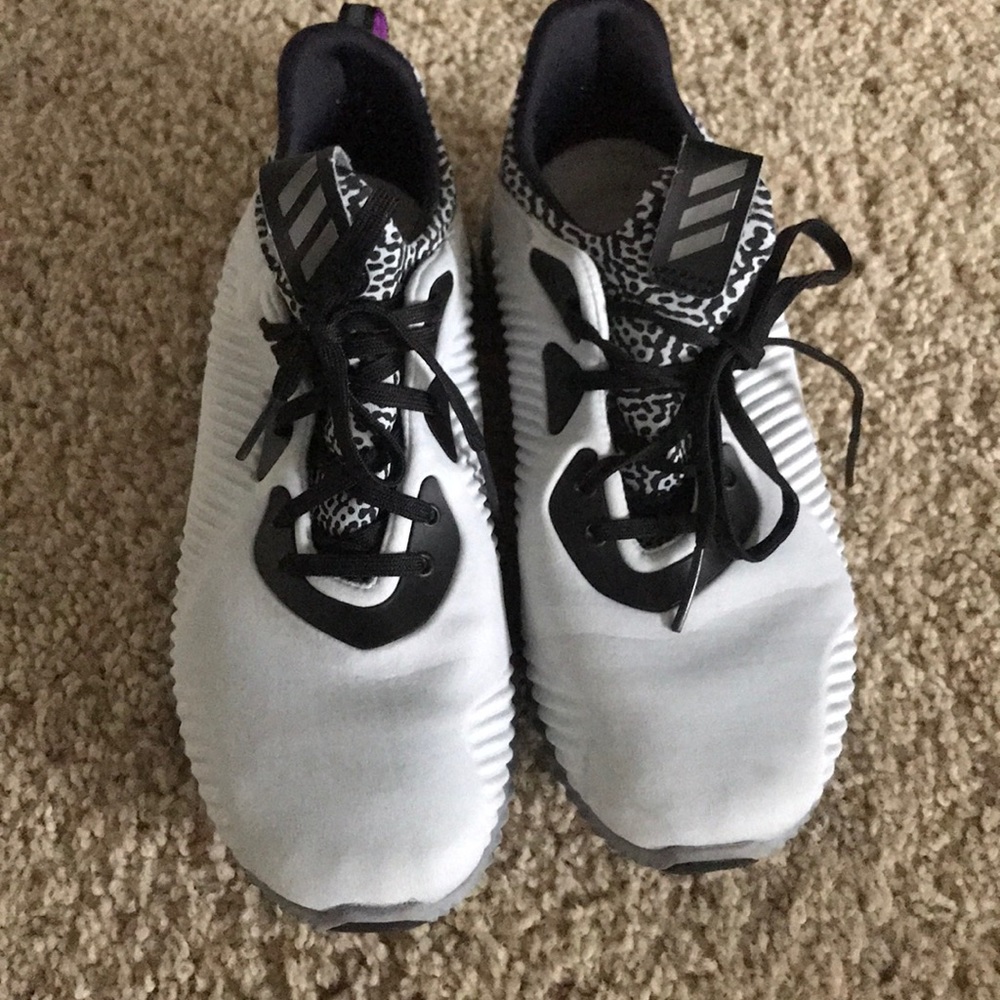 Adidas leopard alpha bounce sneakers